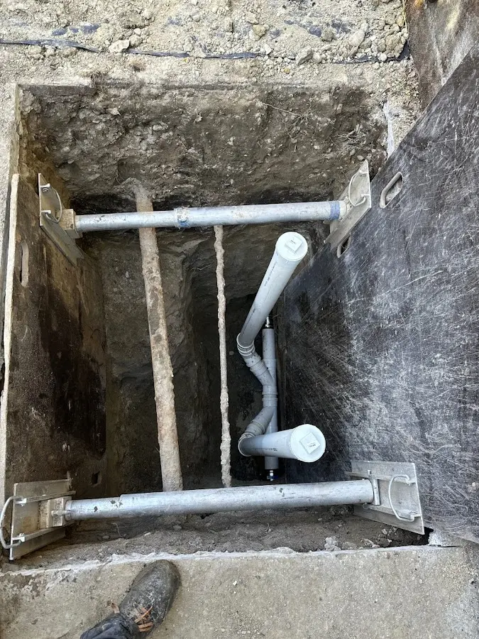 Experienced plumber completing Faucet Repair work in PiÃÂ±on Hills